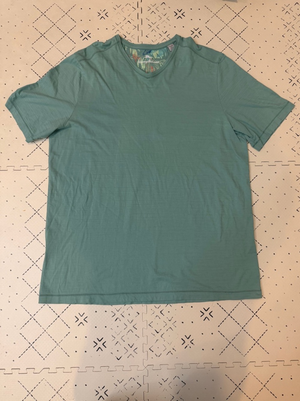 Tommy Bahama v-neck Pima Cotton T-Shirt XLT‎